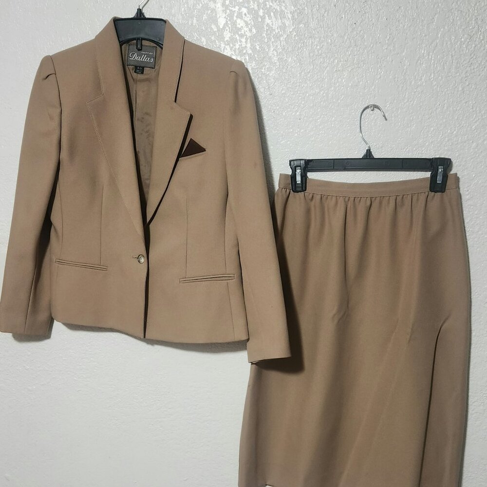 Suits by Dallas  Dark Tan 2 piece Skirt Suit 8/9  Lined Jacket Pockets in Skirt